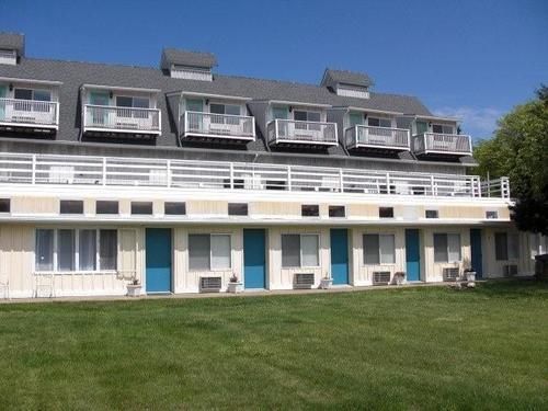 The Windswept Inn Charlestown Bagian luar foto