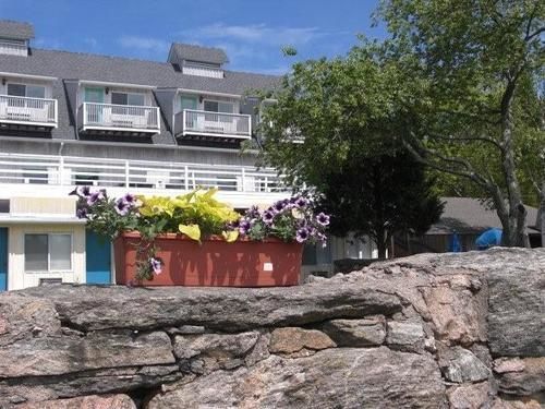 The Windswept Inn Charlestown Bagian luar foto