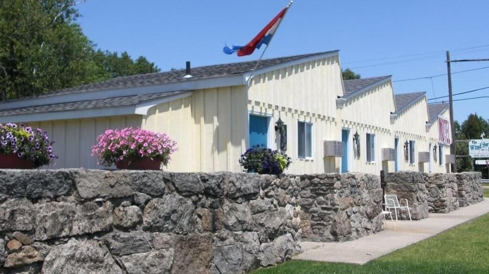 The Windswept Inn Charlestown Bagian luar foto