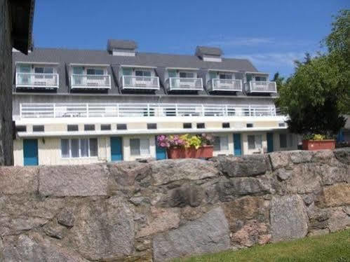 The Windswept Inn Charlestown Bagian luar foto